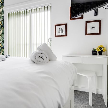 Buxton Apartment - 1 Bed, Free Parking, Wi-Fi Hazel Grove Extérieur photo