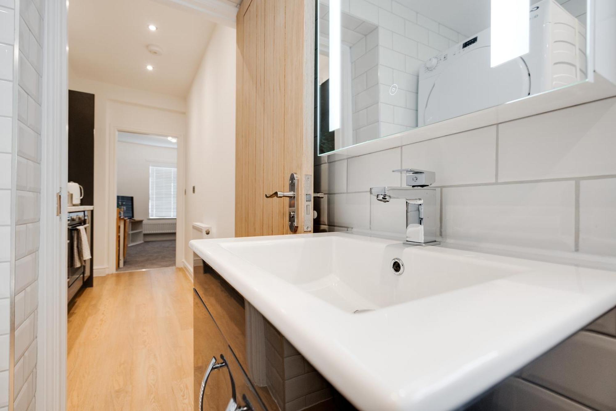 Buxton Apartment - 1 Bed, Free Parking, Wi-Fi Hazel Grove Extérieur photo